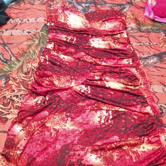 Dresses - Picture 5 of 8